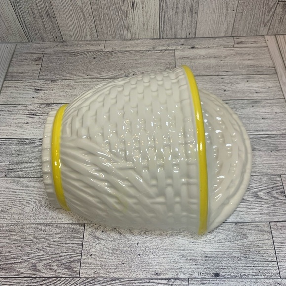 Vintage Haeger Pottery Wall Pocket Vase - Picture 3 of 11